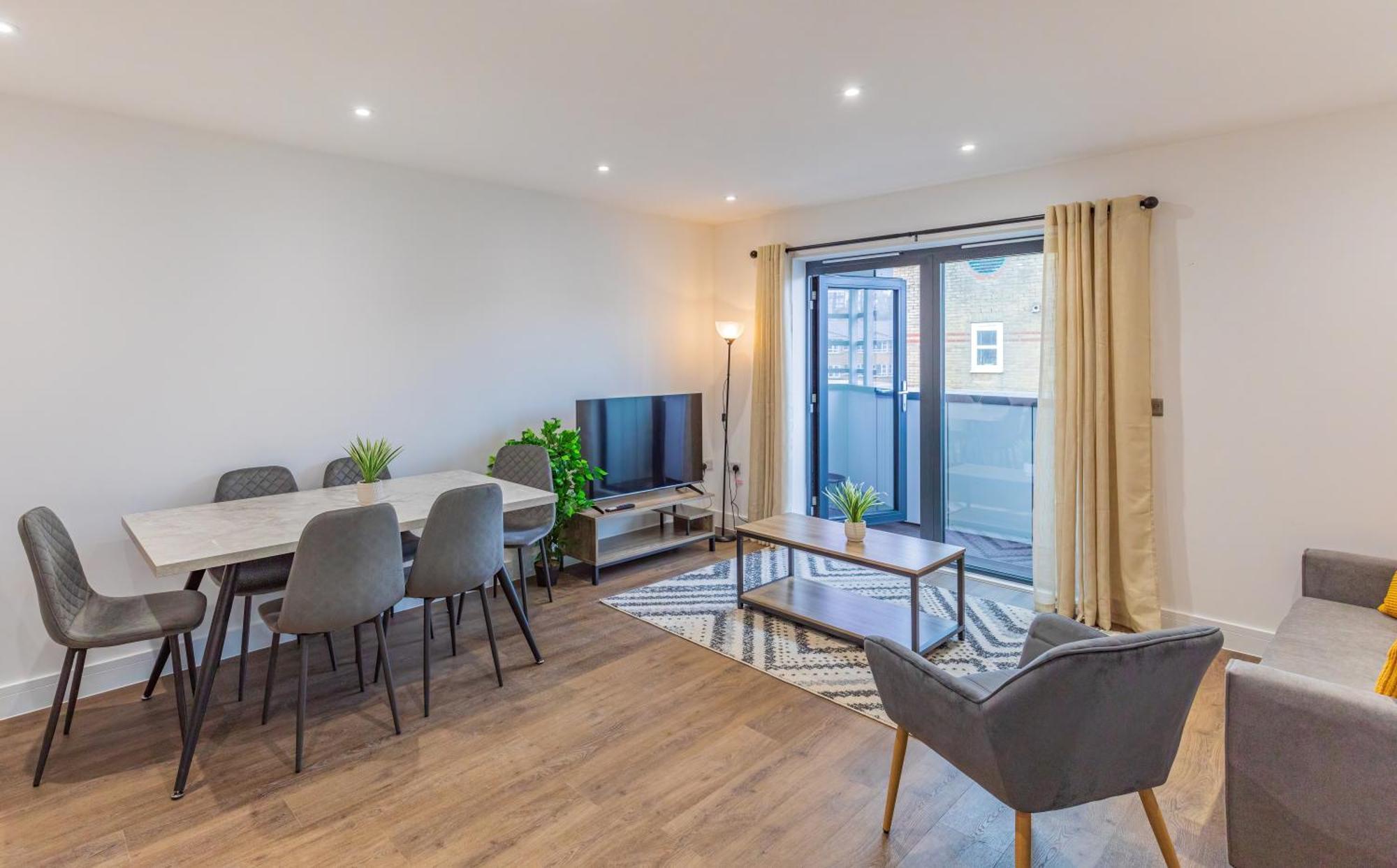Central 2 Bed 2 Bath Apartment Near Brighton College, Beach, Hospital - Long Stay Offers Bagian luar foto