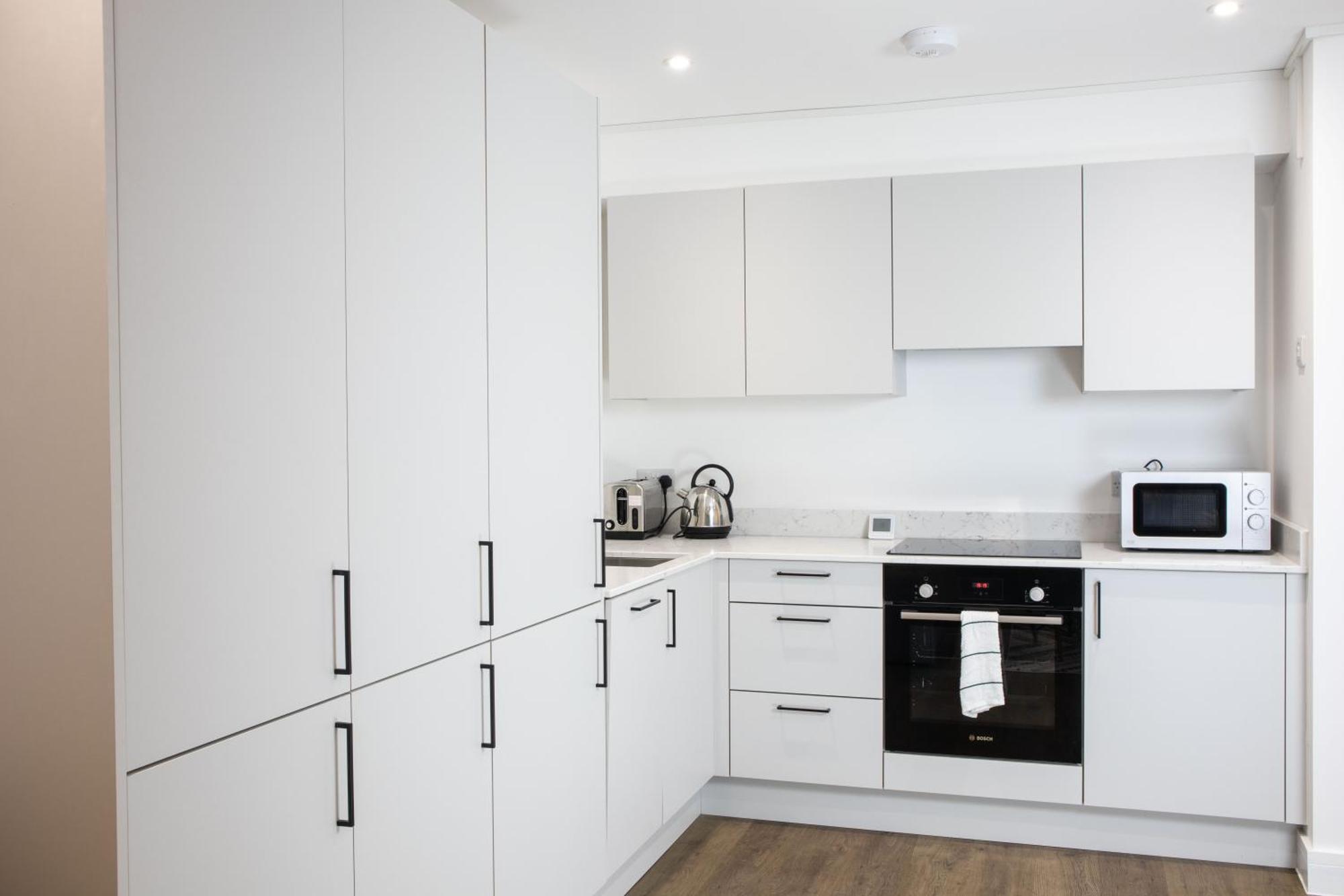 Central 2 Bed 2 Bath Apartment Near Brighton College, Beach, Hospital - Long Stay Offers Bagian luar foto