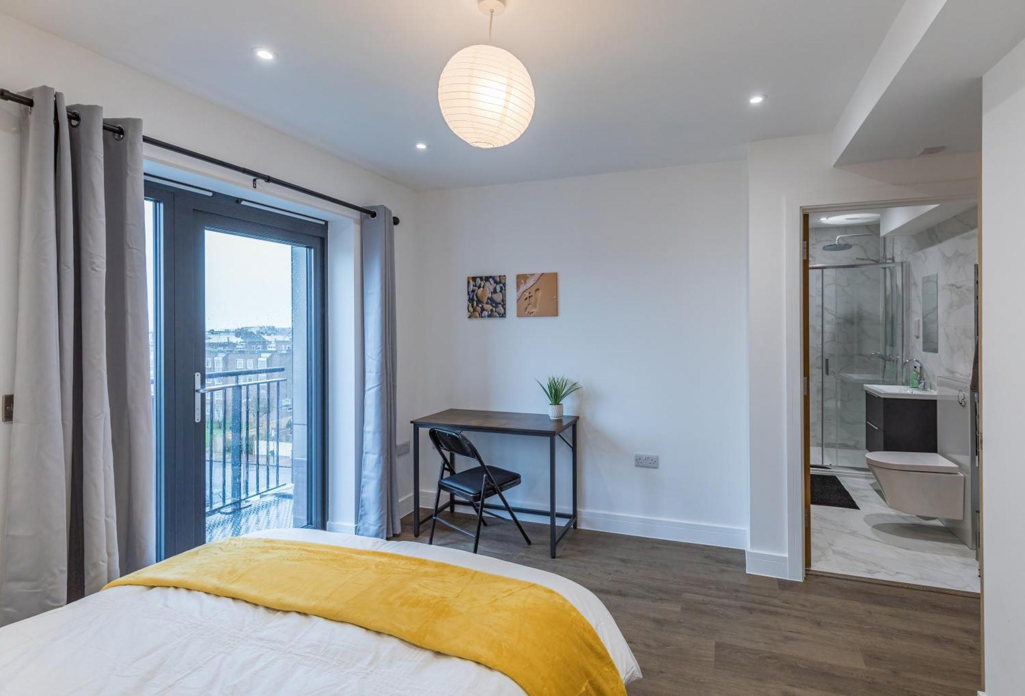Central 2 Bed 2 Bath Apartment Near Brighton College, Beach, Hospital - Long Stay Offers Bagian luar foto