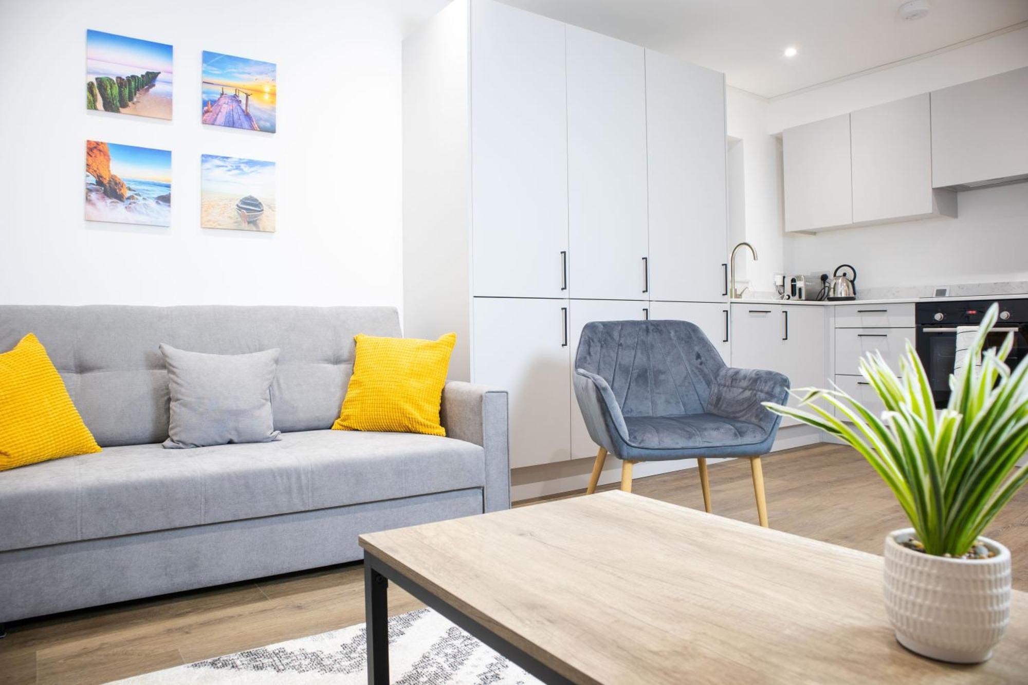 Central 2 Bed 2 Bath Apartment Near Brighton College, Beach, Hospital - Long Stay Offers Bagian luar foto