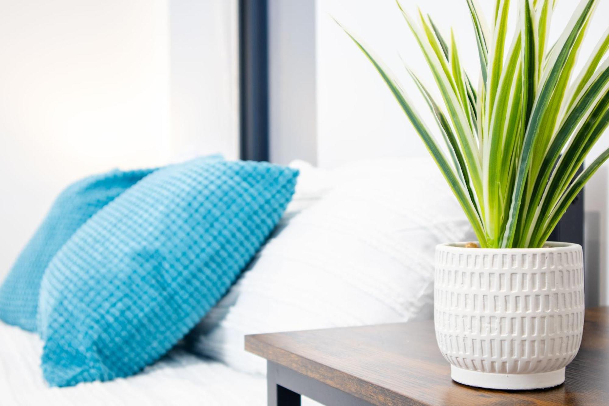 Central 2 Bed 2 Bath Apartment Near Brighton College, Beach, Hospital - Long Stay Offers Bagian luar foto