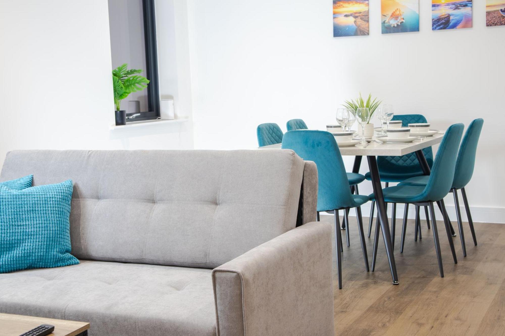 Central 2 Bed 2 Bath Apartment Near Brighton College, Beach, Hospital - Long Stay Offers Bagian luar foto