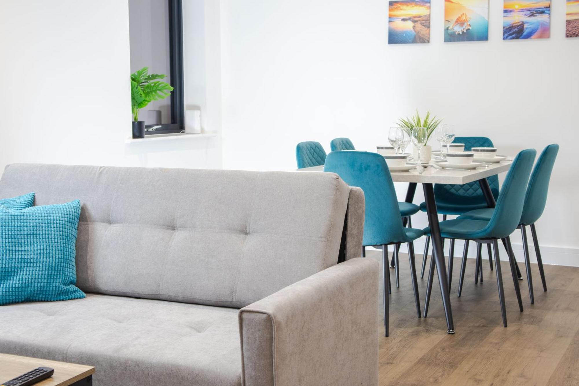 Central 2 Bed 2 Bath Apartment Near Brighton College, Beach, Hospital - Long Stay Offers Bagian luar foto