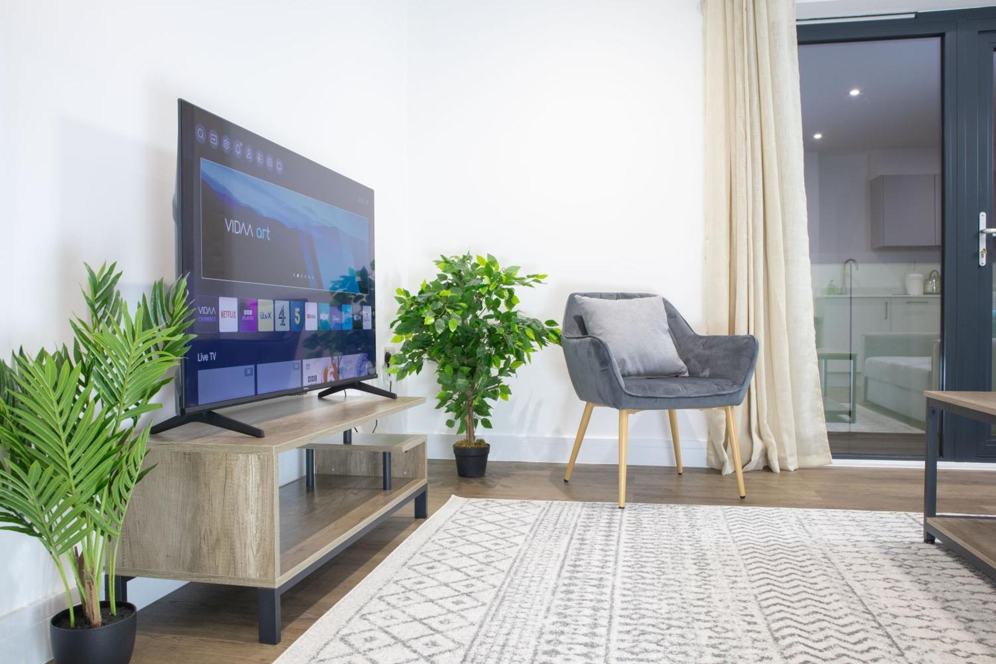 Central 2 Bed 2 Bath Apartment Near Brighton College, Beach, Hospital - Long Stay Offers Bagian luar foto