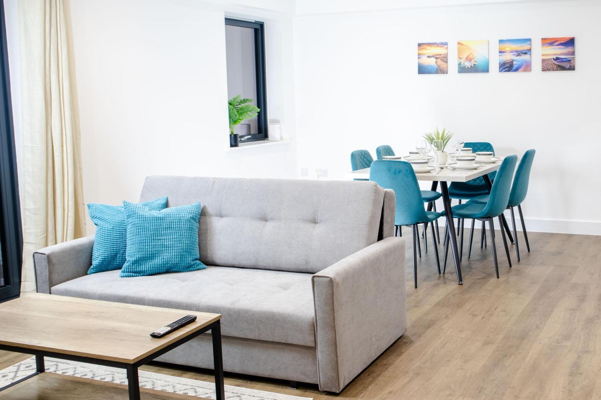 Central 2 Bed 2 Bath Apartment Near Brighton College, Beach, Hospital - Long Stay Offers Bagian luar foto