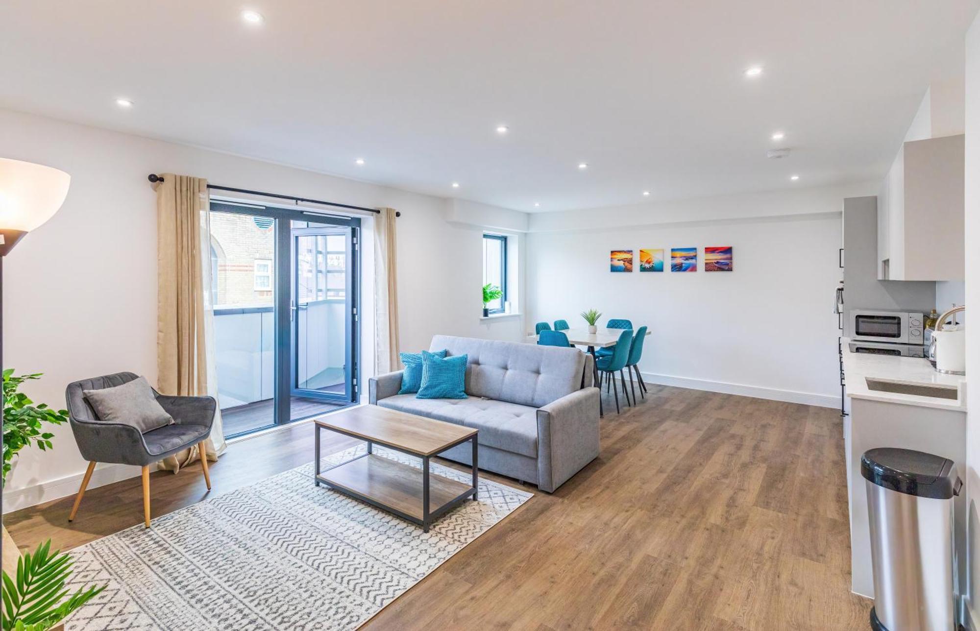 Central 2 Bed 2 Bath Apartment Near Brighton College, Beach, Hospital - Long Stay Offers Bagian luar foto